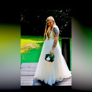 David’s Bridal Wedding Dress 
Ivory, Size 16W